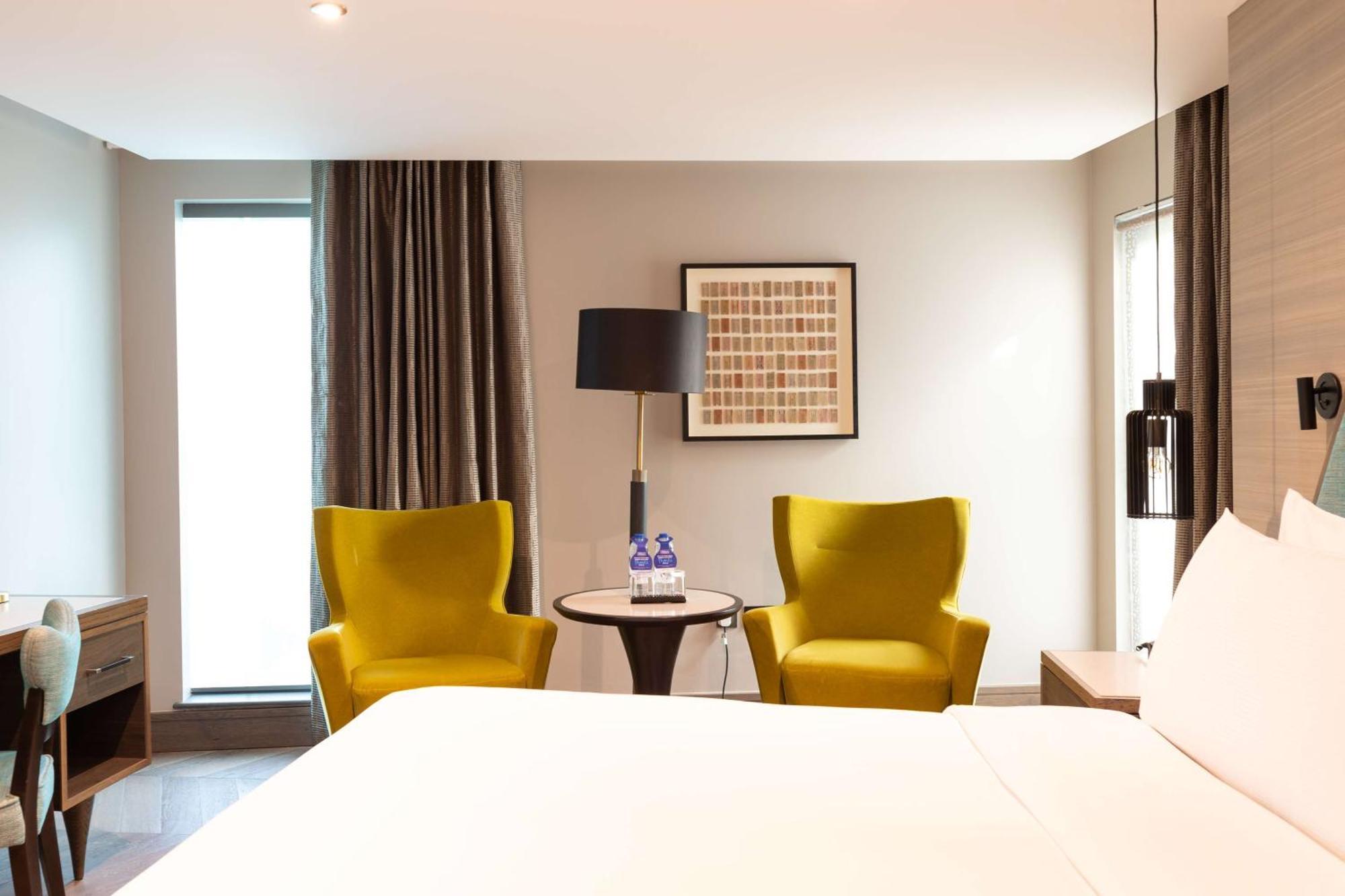 Doubletree By Hilton London - West End Hotel Екстериор снимка